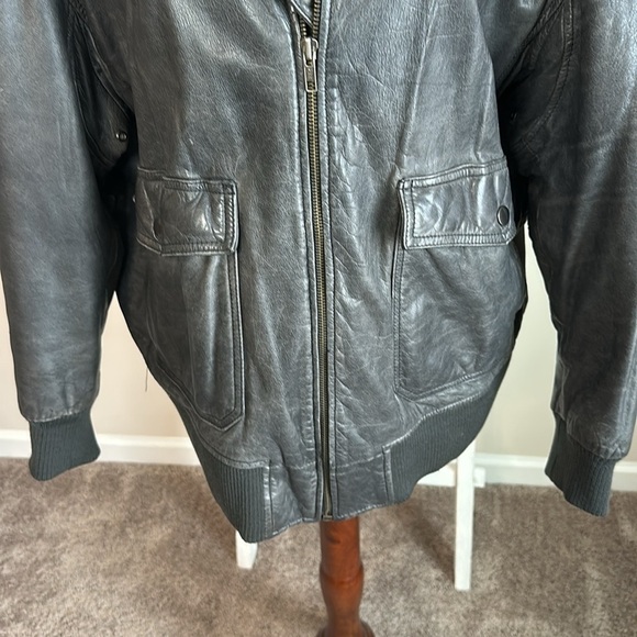 Vintage Woman’s 1990s Leather Jacket Venezia Sportswear with Shoulder Pads GUC - Picture 4 of 17